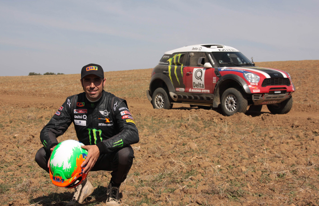 Nani Roma estrena su nuevo coche para el Rally Dakar